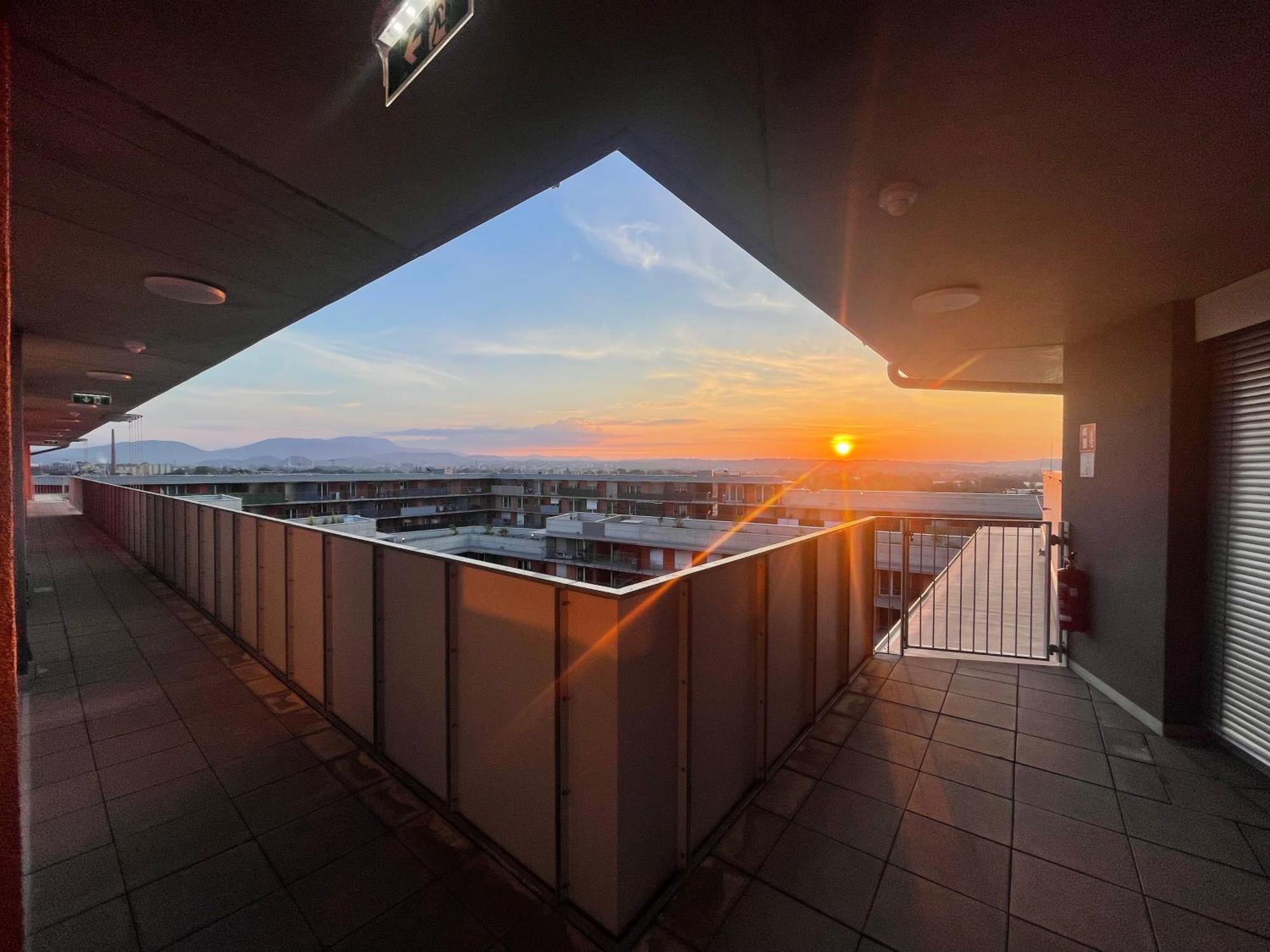 그라츠 100 Qm Penthouse, Self-Check-In, 2 Parkplaetze 아파트 외부 사진