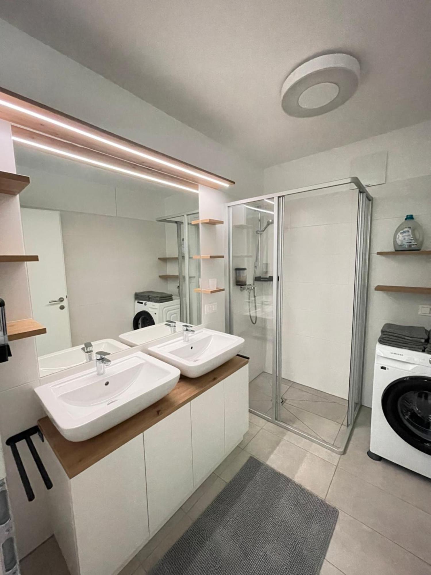 그라츠 100 Qm Penthouse, Self-Check-In, 2 Parkplaetze 아파트 외부 사진
